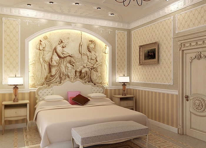 Спальня в классическом стиле с необычным рисунком у изголовья кровати