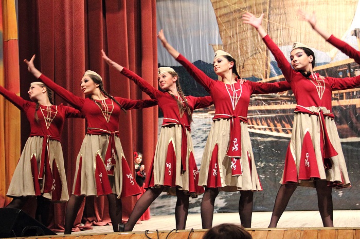 В Армении во всех школах изучают народные танцы