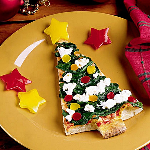 Кусочек пиццы в виде новогодней елки