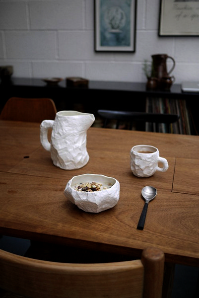 Crockery, помятая керамическая посуда от Max Lamb