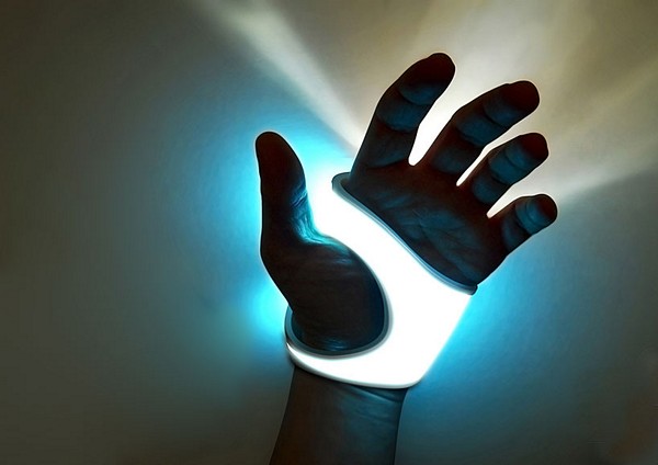 Фонарик, который можно носить как перчатку. H9 lighting tool от Luisa Baldassari и Giada Dammacco 