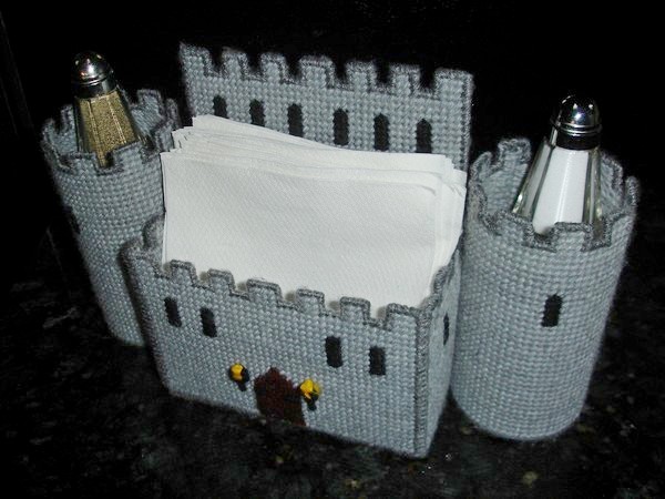Рыцарский замок для бумажных салфеток