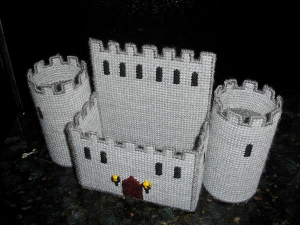 Рыцарский замок для бумажных салфеток