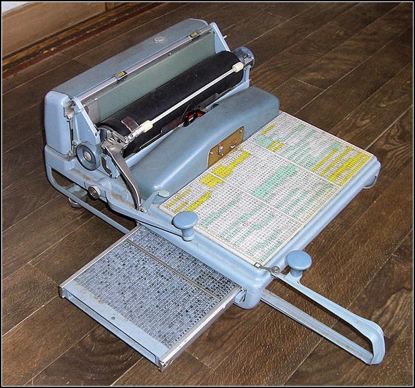 Современная японская пишущая машинка