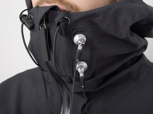 Стильные куртки GT-J5A от Acronym буквально «нафаршированы» интересными решениями