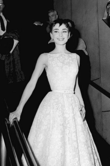 Audrey Hepburn na cerimônia "Oscar" no ano de 1954