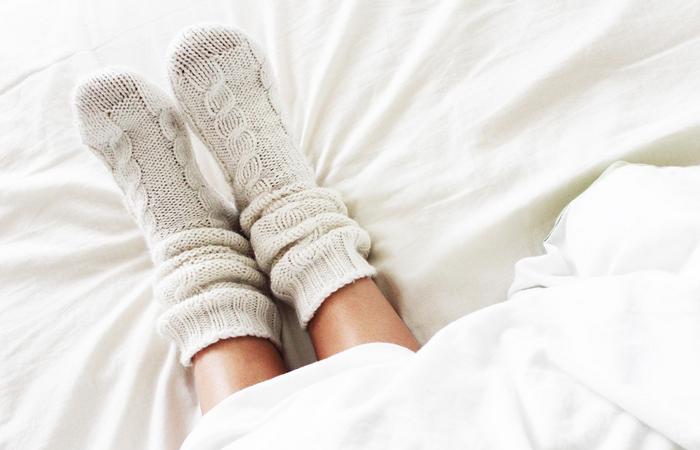 Носки в постели даже нужнее, чем пижама