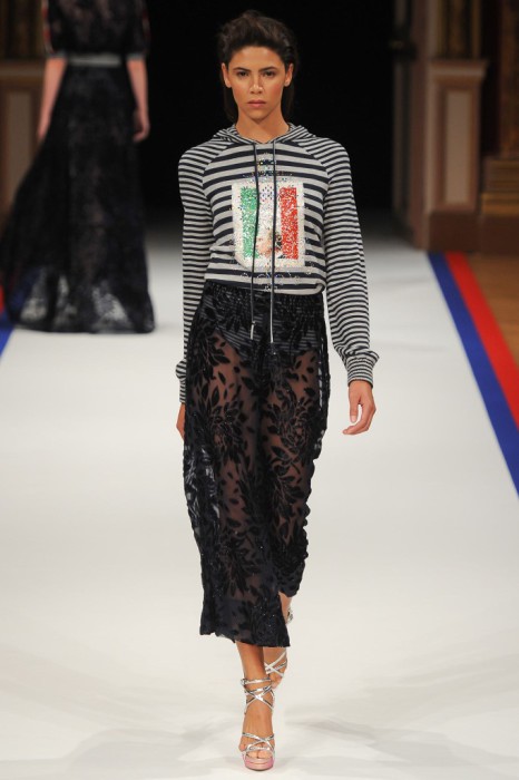 Изображения Путина взорвали Неделю моды в Париже Изображения Путина взорвали Неделю моды в Париже