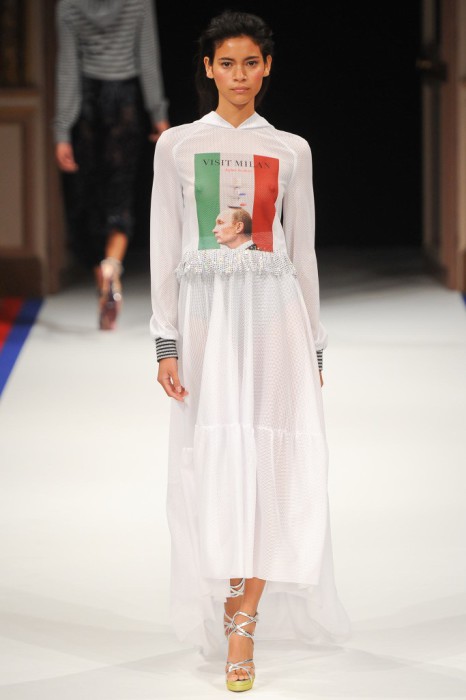 Изображения Путина взорвали Неделю моды в Париже Изображения Путина взорвали Неделю моды в Париже