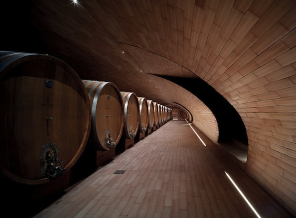 Ультра-современный винный завод в Италии  