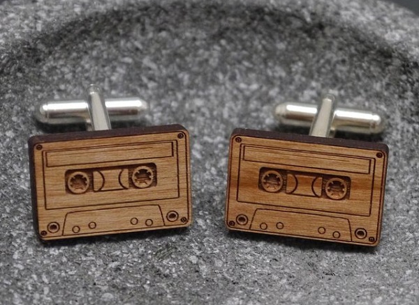 Оригинальные запонки для любителей историй и меломанов от Maria Allen