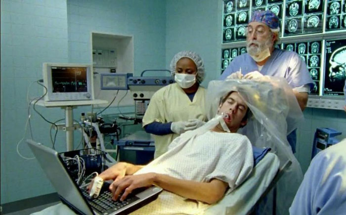 Kayak.com рекламный ролик про нейрохирургию