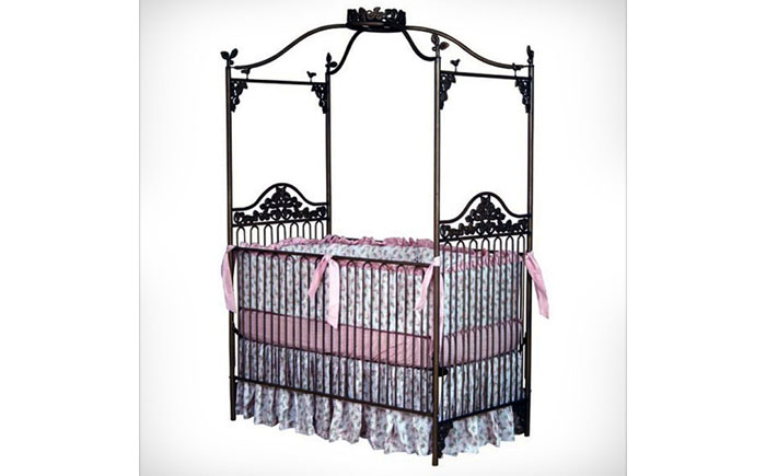 Кованая детская кроватка с балдахином Кованая детская кроватка с балдахином