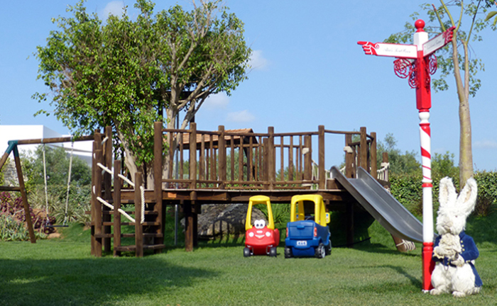 Дом на дереве «Алиса в стране чудес» Дом на дереве «Алиса в стране чудес»