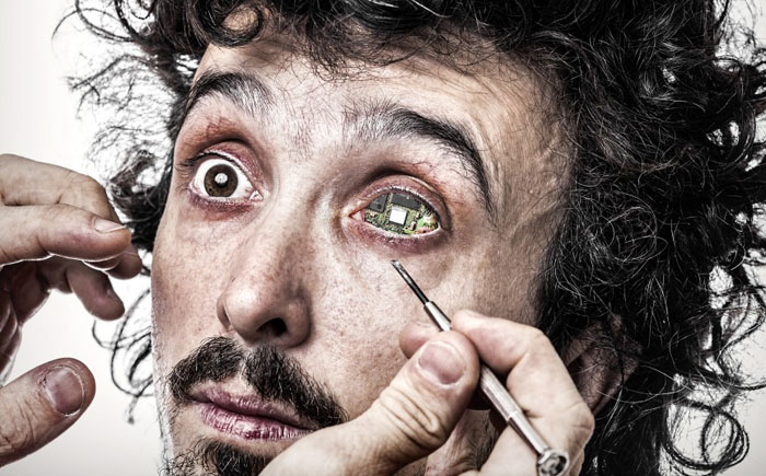 Человек с микрочипом