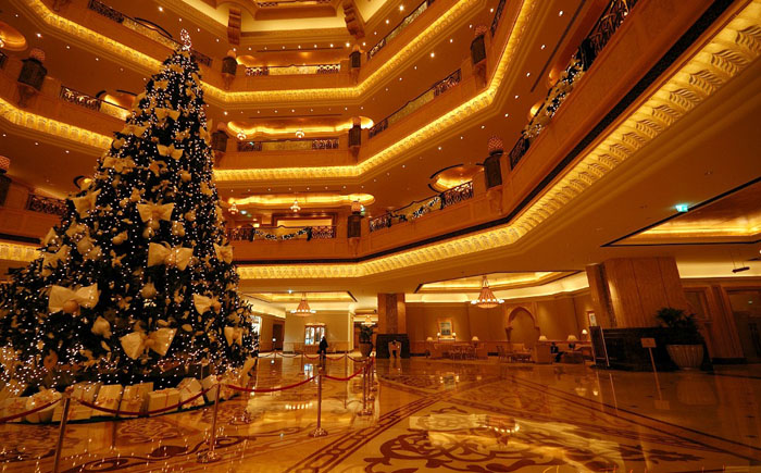 Рождественское дерево в Абу-Даби