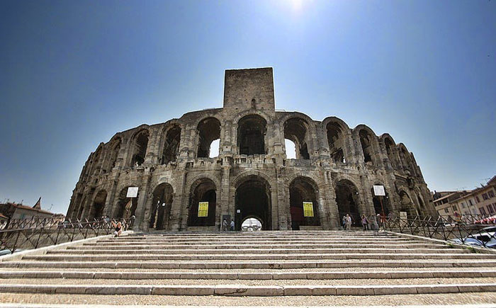 Амфитеатр в Арле Амфитеатр в Арле