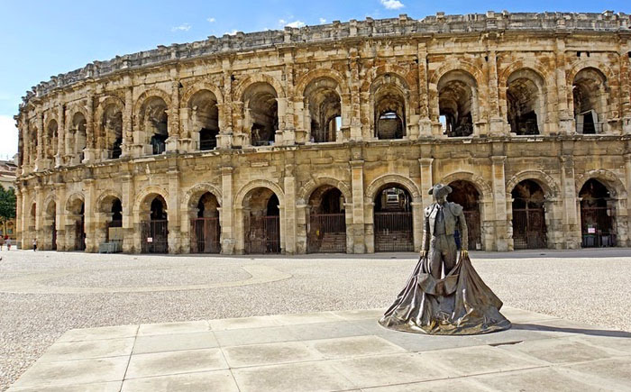 Амфитеатр в Ниме Амфитеатр в Ниме