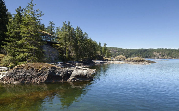 Дом спрятан от посторонних глаз Дом спрятан от посторонних глаз