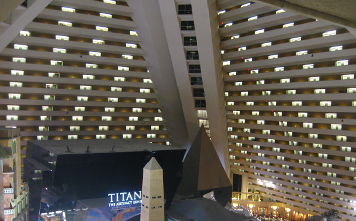 Наклонный лифт отеля «Люксор» Наклонный лифт отеля «Люксор»