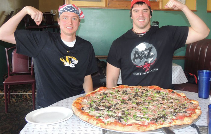 Кафе Schiappa’s, Иллинойс: огромная пицца Кафе Schiappa’s, Иллинойс: огромная пицца