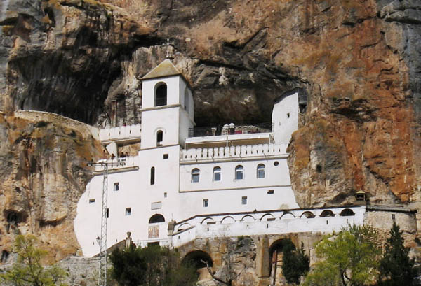 Монастырь Острог (Черногория)