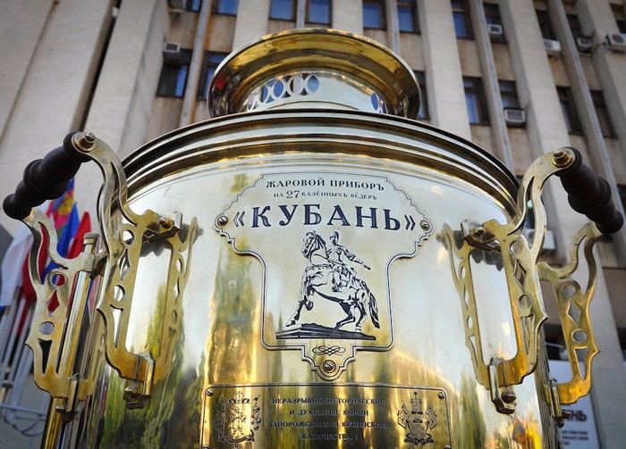 Гигантский самовар в Краснодаре