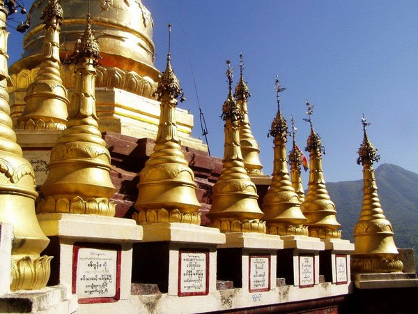 Монастырь Таунг Калат в Мьянме. Источник фото: duskyswondersite.com