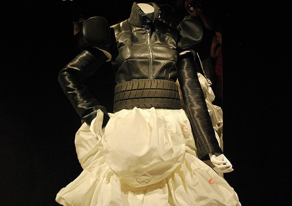 ONE: Outfits from a New Era - коллекция одежды из мусора