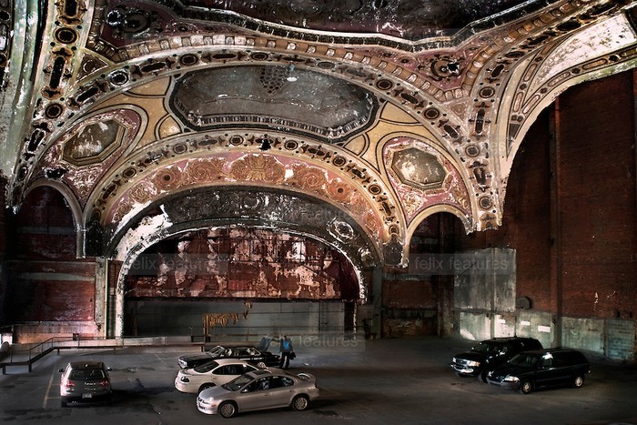 Michigan Theatre – паркинг для настоящих театралов в центре Детройта Michigan Theatre – паркинг для настоящих театралов в центре Детройта