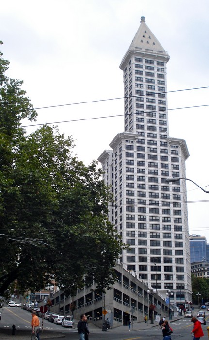 Sinking Ship – провалившийся под землю паркинг в Сиэтле и небоскреб Smith Tower Sinking Ship – провалившийся под землю паркинг в Сиэтле и небоскреб Smith Tower