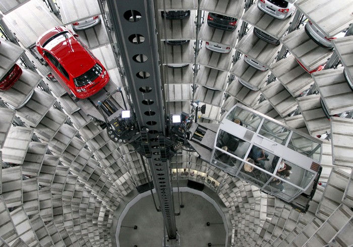 Autostadt – башня-паркинг в технопарке компании Volkswagen Autostadt – башня-паркинг в технопарке компании Volkswagen