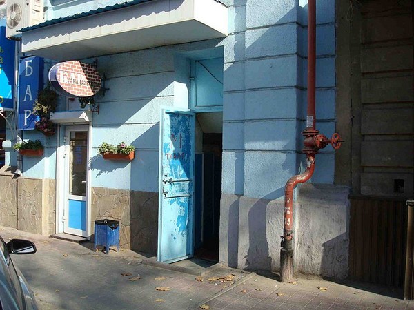 Выставка в общественном туалете в Ростове-на-Дону. Источник фото: Википедия