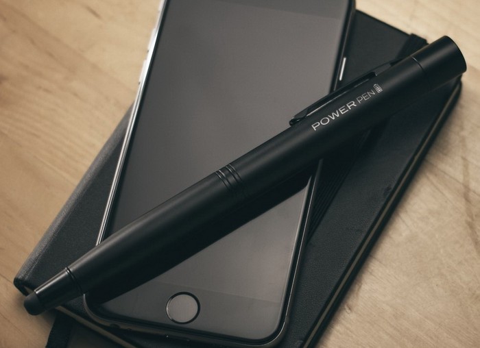 Power Pen – гибрид ручки и внешней батареи для смартфона