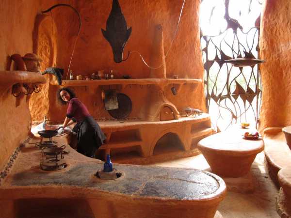 Октавио Мендоза (Octavio Mendoza) построил настоящий дом из глины Октавио Мендоза (Octavio Mendoza) построил настоящий дом из глины