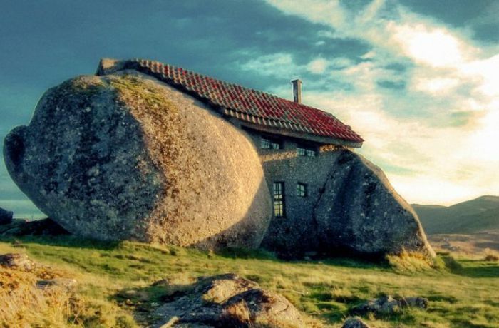 Каменный дом в Португалии.