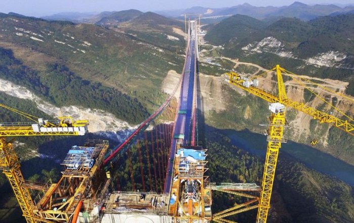 Строительство моста Beipanjiang длилось 3 года.