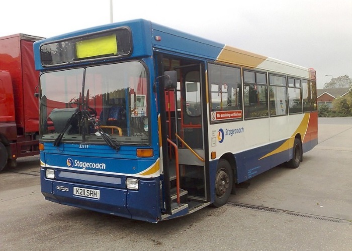 Этот автобус 23 года возил пассажиров по Великобритании, прежде чем его кардинально перестроили. | Фото: gentside.com.