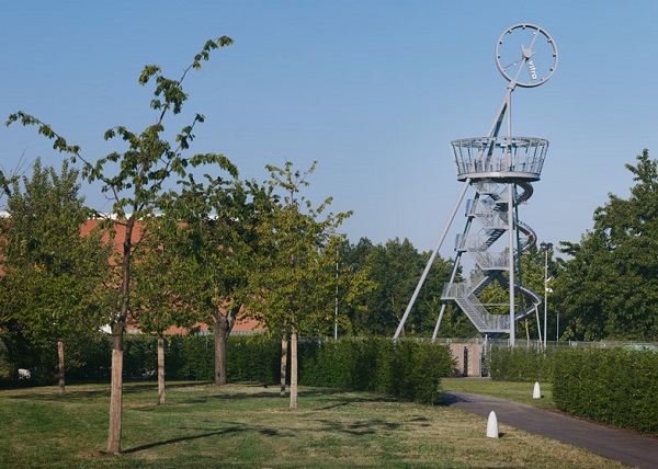 Башня-горка от бельгийского дизайнера.