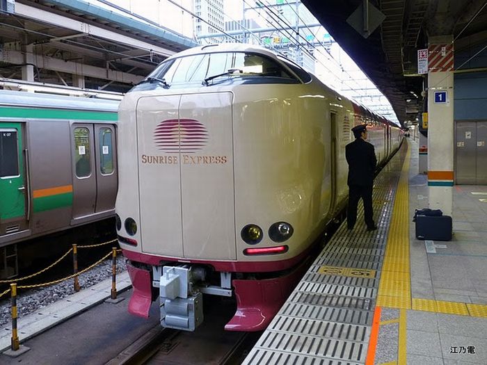 Sunrise Izumo/Seto - ночной японский поезд. | Фото: eggs.com.ua.