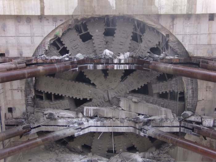 «Берта» - самая большая в мире туннелепроходческая машина