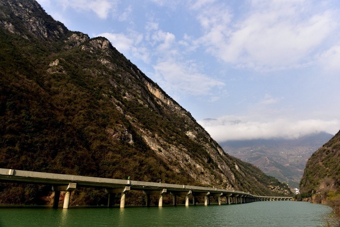 Over-Water highway - мост, построенный по руслу реки.