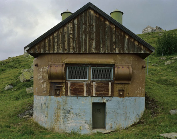 «Fake Chalets» - проект швейцарского фотографа Christian Schwager.