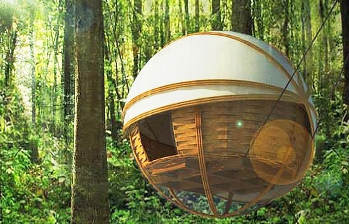 Spherical eco-lodge - сферический домик, подвешенный между деревьев.