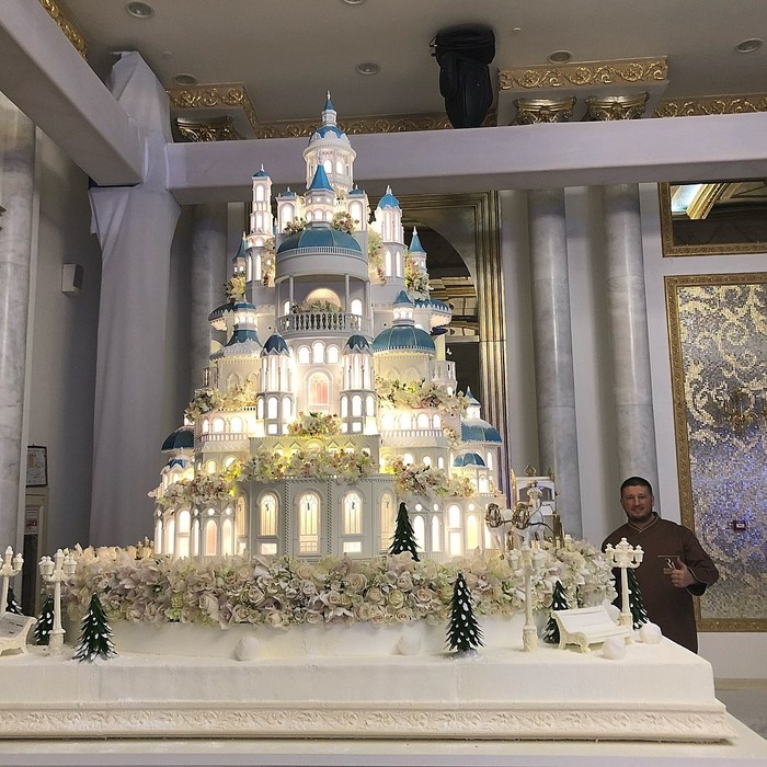 Свадебный торт стоимостью 176 000 долларов.