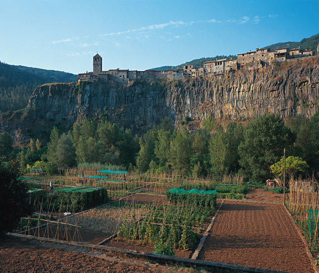 Средневековое поселение. Средневековое поселение.