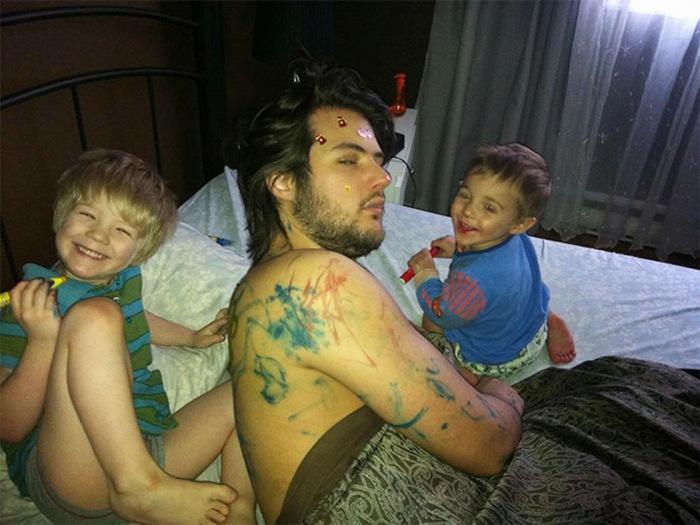 Ни отец, ни кто-либо еще не может помешать им развивать свой талант. Ни отец, ни кто-либо еще не может помешать им развивать свой талант.