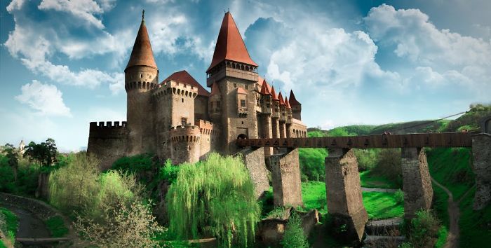 Замок Корвинов в Румынии
