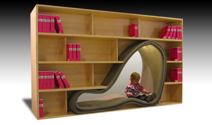 Книжный шкаф со встроенным местом для чтения. Книжный шкаф со встроенным местом для чтения.