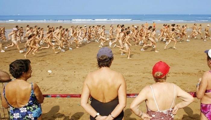 Самый масштабный забег обнаженных людей в мире. Самый масштабный забег обнаженных людей в мире.